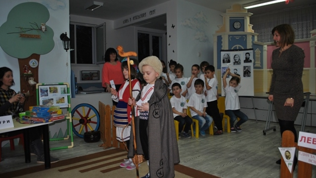 Отбор 'Левски' и отбор 'Ботев' показаха знания в урок по родолюбие