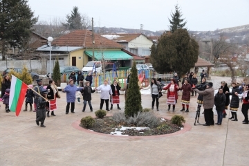 Зам.-кметът Наталия Кръстева поздрави жителите на Басарбово за празника на родилната помощ