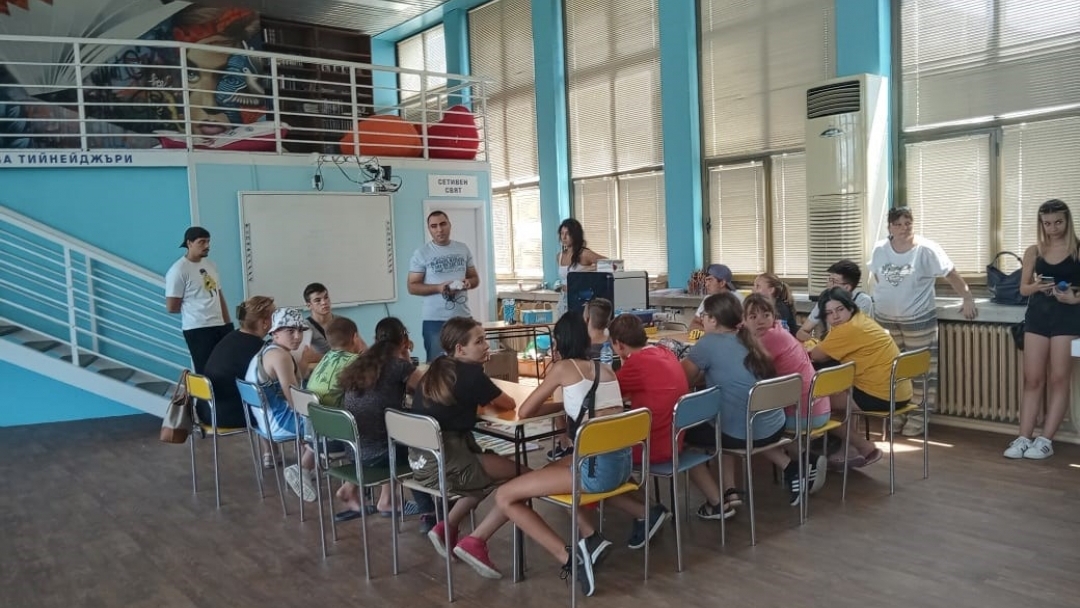 Община Русе проведе лятна младежка програма за избор на професия