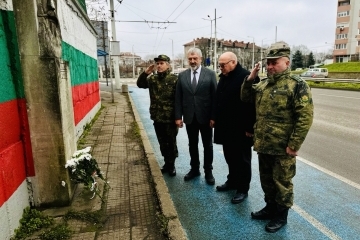 С поклонение пред барелефа на Христо Ботев в Русе бе почетена 178-годишнината от рождението на великия революционер