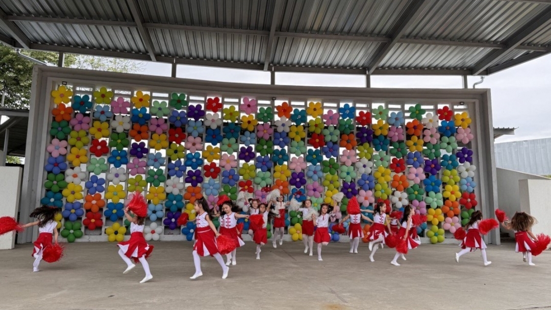 Концерт-спектакъл на общинските детски градини изпълни с настроение сцената на Летния театър