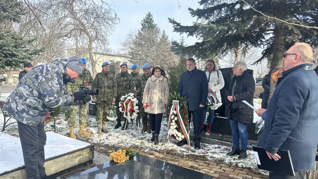 Русе почете паметта на загиналия в Кербала кандидат офицер Антон Петров
