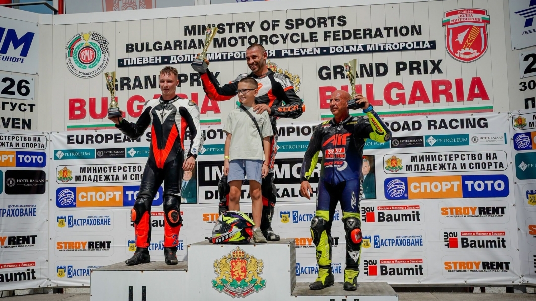В памет на Димитър Калчев: „Grand Prix България 2026“ събра пилоти от България, Румъния и Гърция на писта „Долна Митрополия“