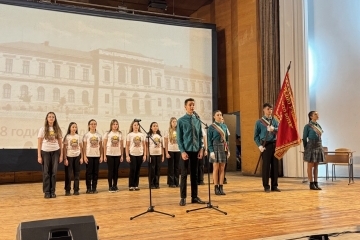 СУ „Христо Ботев“ отбеляза патронния си празник с концерт-спектакъла „Духът на българина“