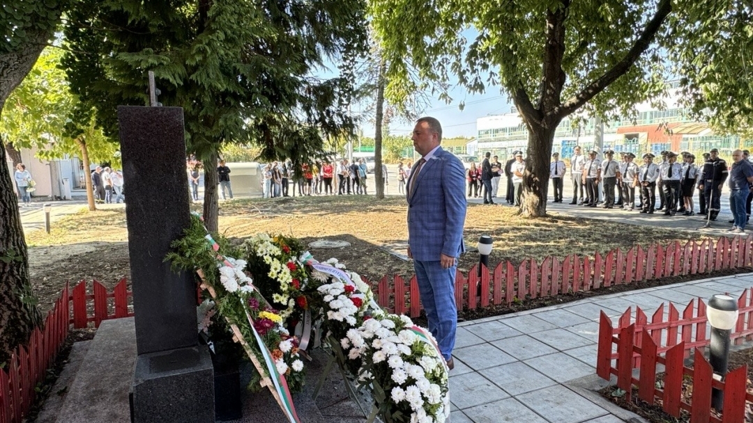 Русе отдаде почит и признателност на пожарникарите за професионализма и всеотдайността им