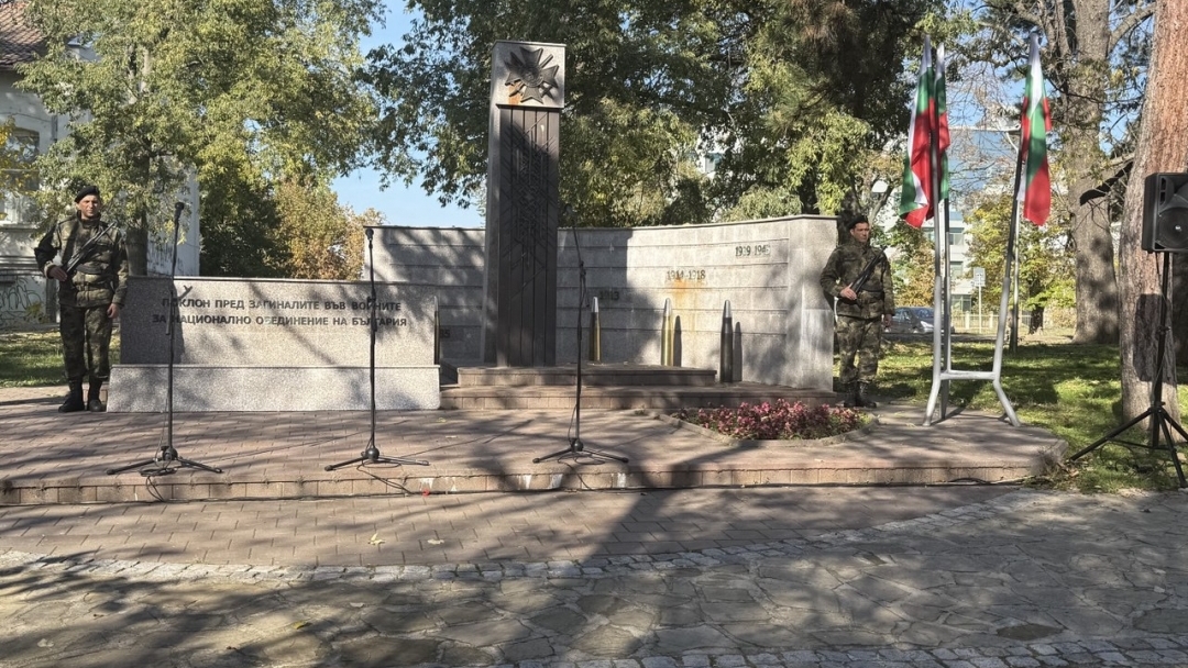Русе почете паметта на героите с военен ритуал и панихида за Архангелова задушница