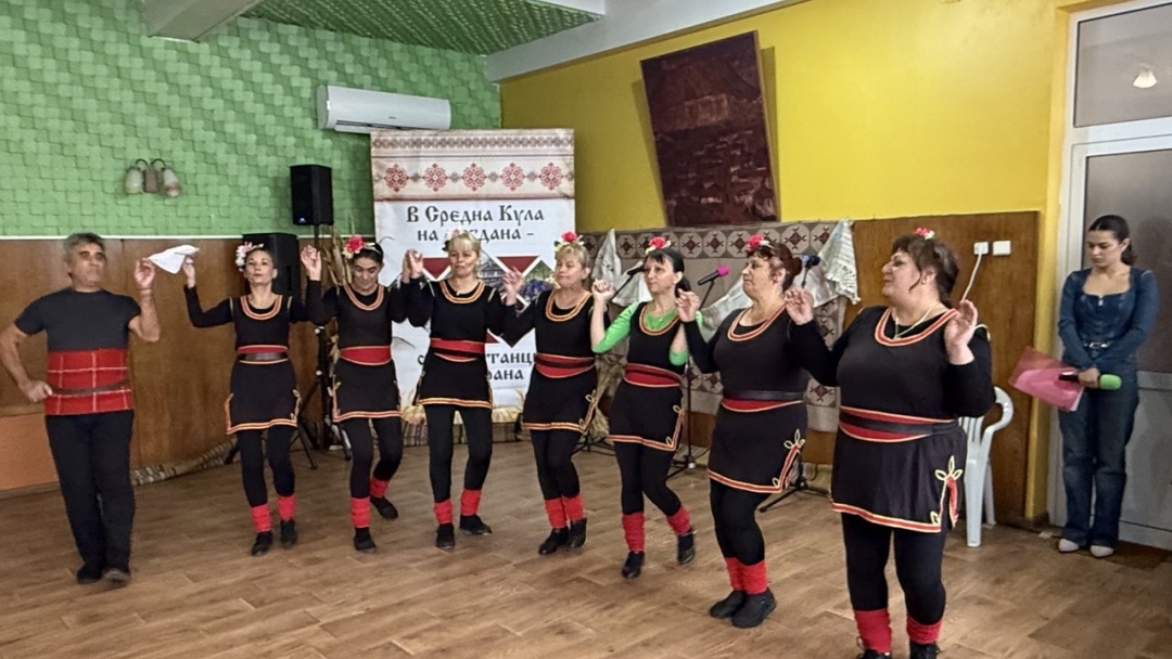 Фолклорен празник събра самодейци и жители в Средна кула