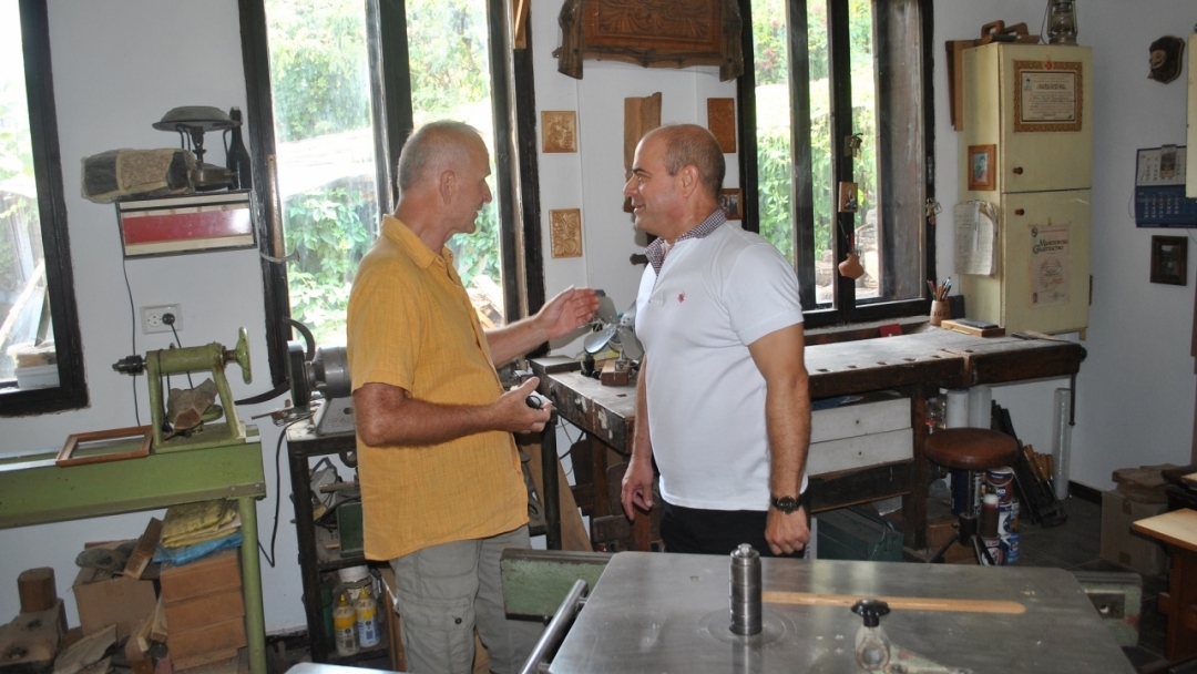 Кметът Пламен Стоилов инспектира приключилия ремонт на ателиета на Дунавската задруга на народните художествени занаяти