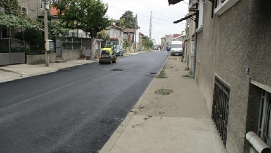 „Комунални дейности“ продължават активните ремонтни дейности на улици в общината