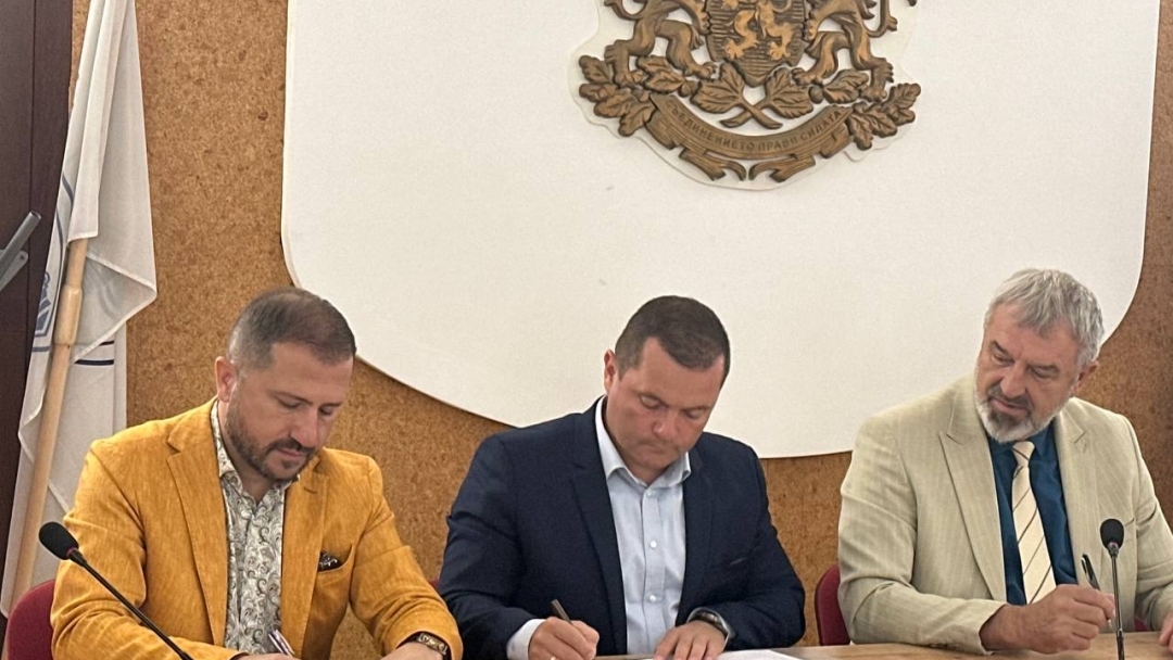 В сградата на Община Русе бе подписано споразумение за по-активен и приобщаващ пазар на труда