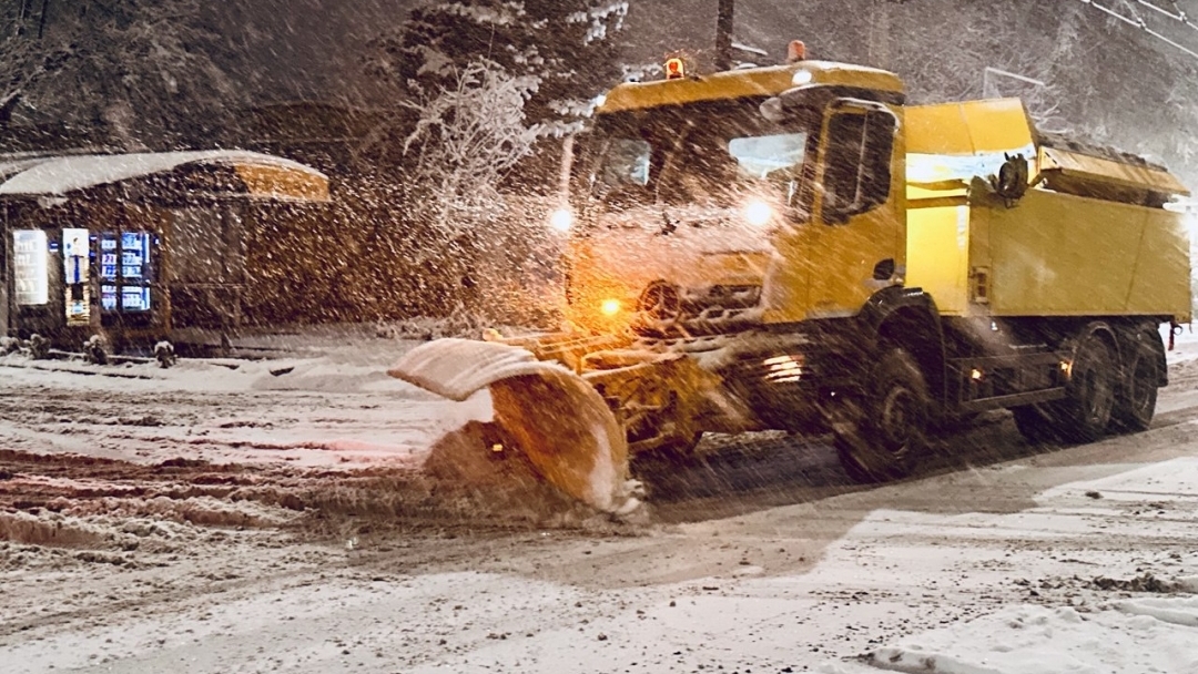 Продължава работата на снегопочистващите фирми по поддържане на проходимостта на пътната мрежа в община Русе