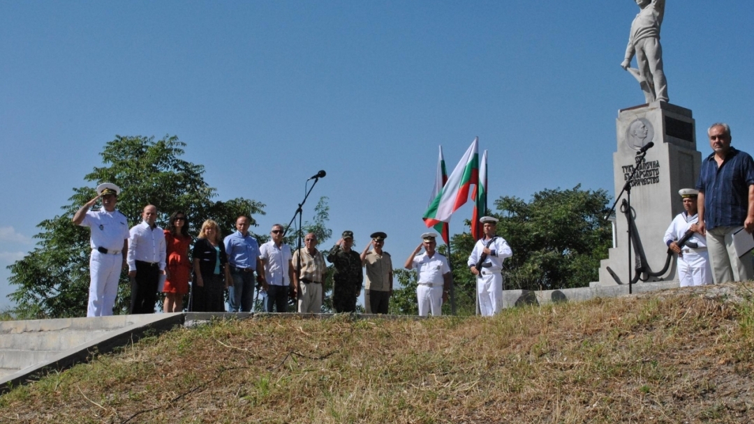 Почетна значка „Русе“ за командира на военноморските сили контраадмирал Румен Николов