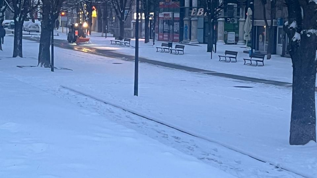Продължава снегопочистването на Русе и малките населени места от общината
