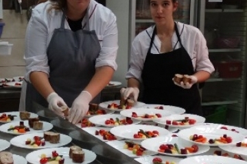 Ученици от България и Румъния представят кулинарни традиции и новаторство в Русе
