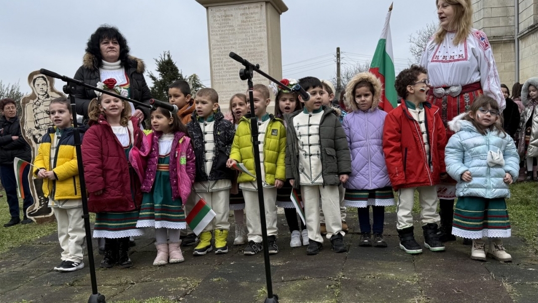 Със залпове на Черешовото топче в Долапите честваха Трети март