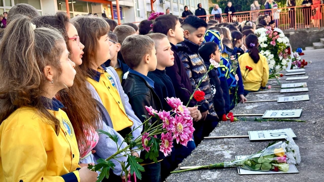 Кметът Пенчо Милков уважи патронния празник на ОУ „Никола Обретенов“