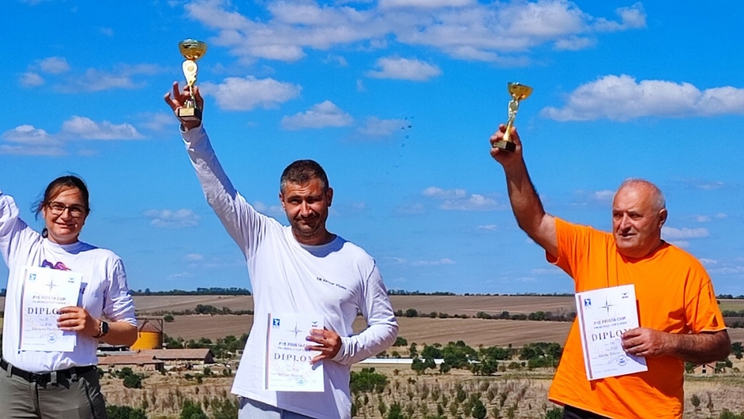 Ruse with two republican titles in aircraft modeling