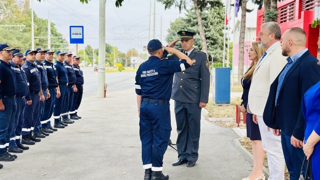 Ruse celebrated the professional holiday of firefighters and rescuers with a ceremony