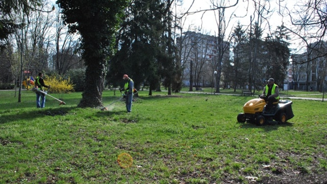 Община Русе стартира кампания за поддържане на озеленените площи