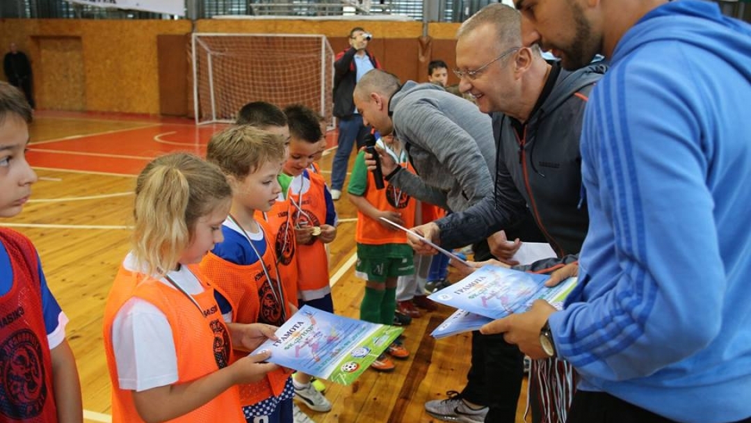 Отборът на училище „Васил Априлов“ спечели футболния турнир за купата на ФК „Дунав“  