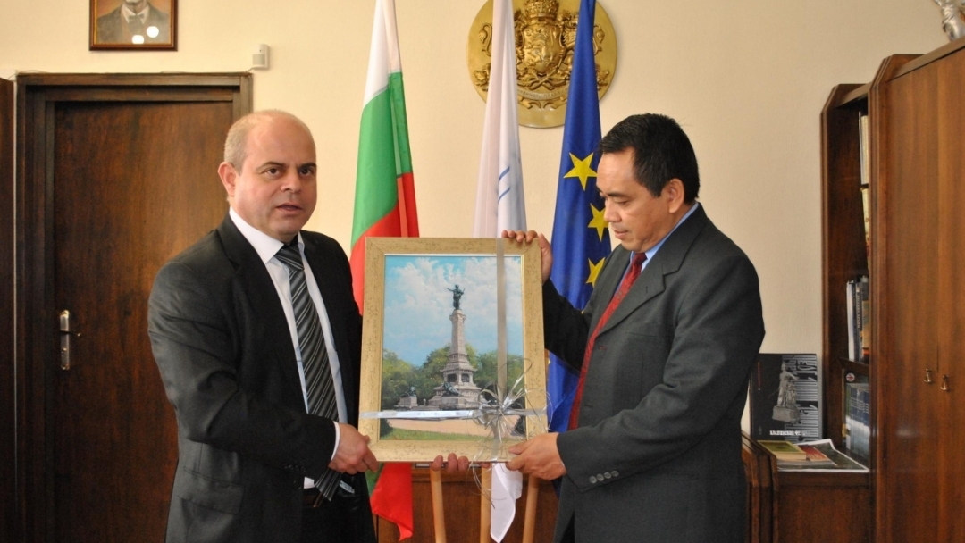 Индонезия с интерес към Русе като логистичен център 