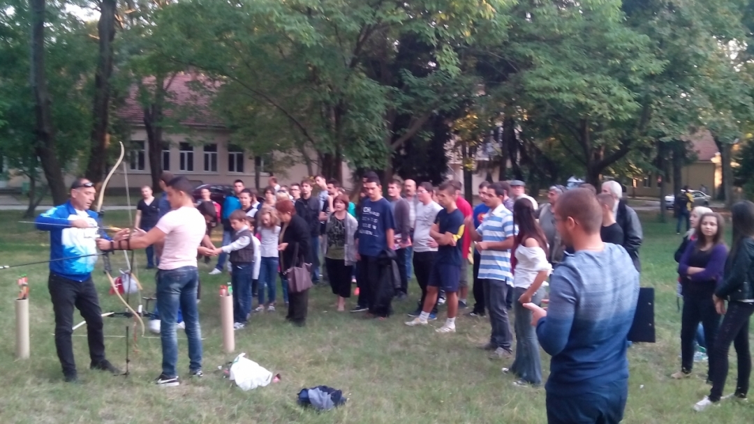 Стрелба с лък във всички възрастови групи в Русенския университет