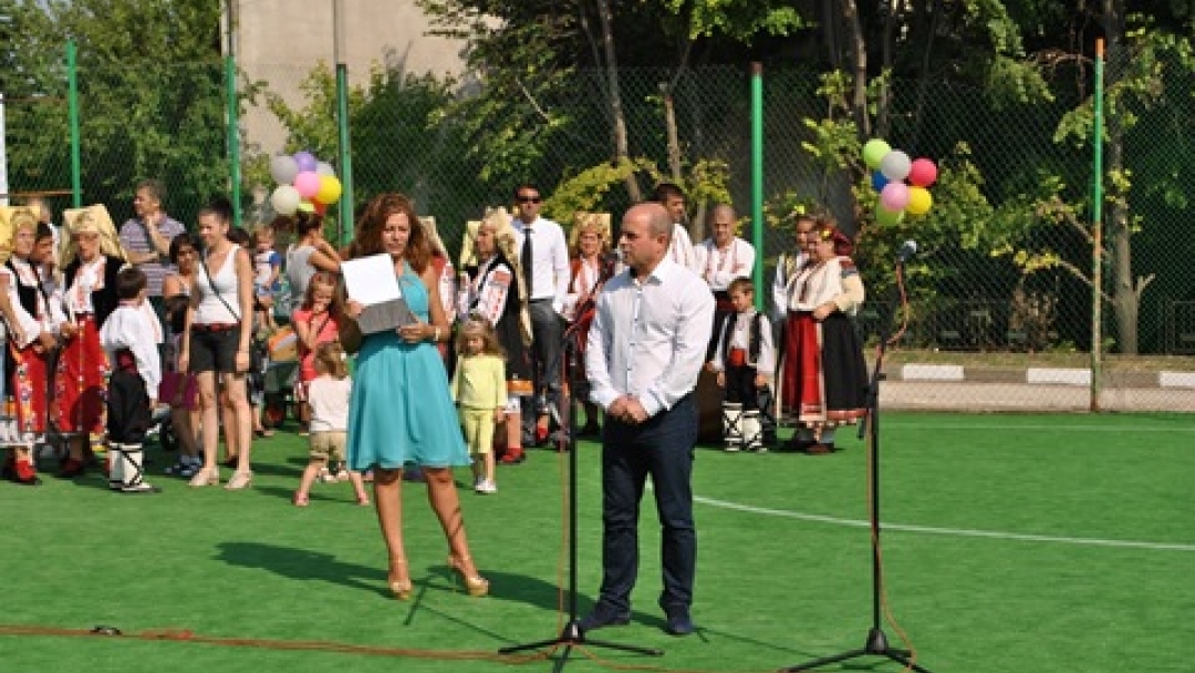 Кметът Пламен Стоилов и зам.-министър Георги Костов откриха спортна и детска площадка в Тетово