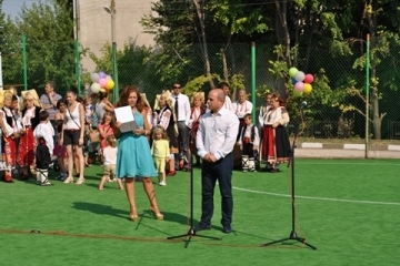 Кметът Пламен Стоилов и зам.-министър Георги Костов откриха спортна и детска площадка в Тетово