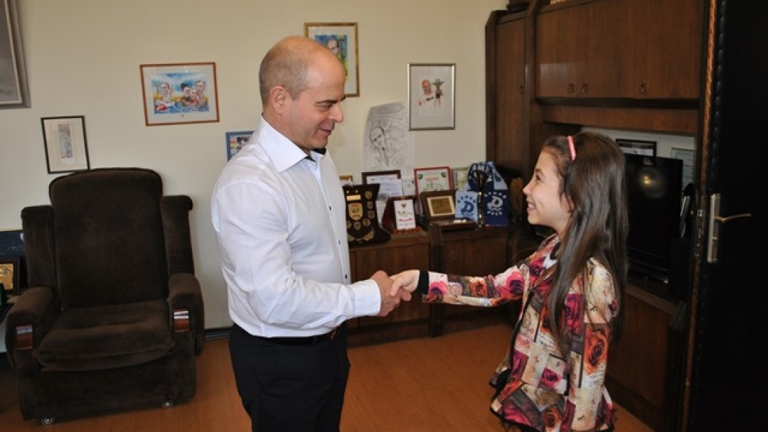 След успеха в „Карнеги хол“ Тереза Тодорова гостува на кмета Пламен Стоилов