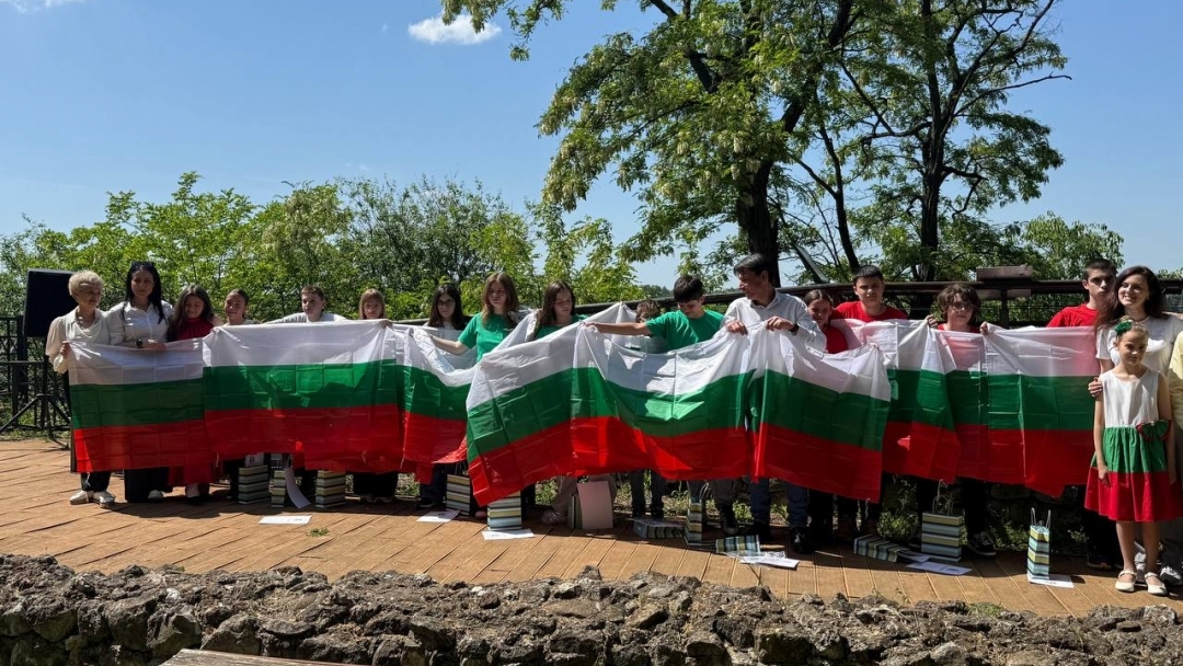 Три отбора с имена на възрожденци премериха историческите си знания по „Памет българска“