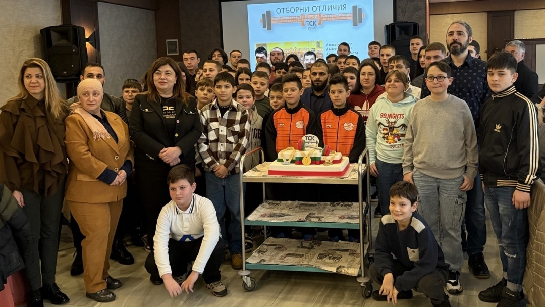 ТСК-Русе награди шампионите си и почете проф. д-р Кирил Панайотов