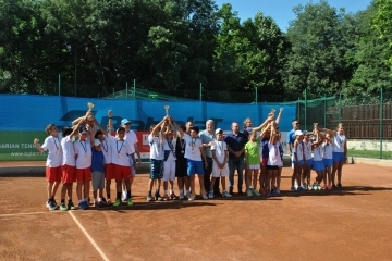 Заместник-кметът Иван Григоров награди победителите в Републиканското отборно първенство по тенис на корт до 12 години в Русе