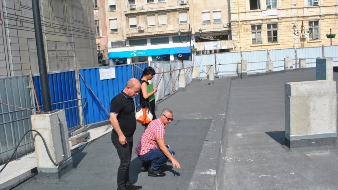 Кметът Пламен Стоилов инспектира новия паркинг под Доходно здание