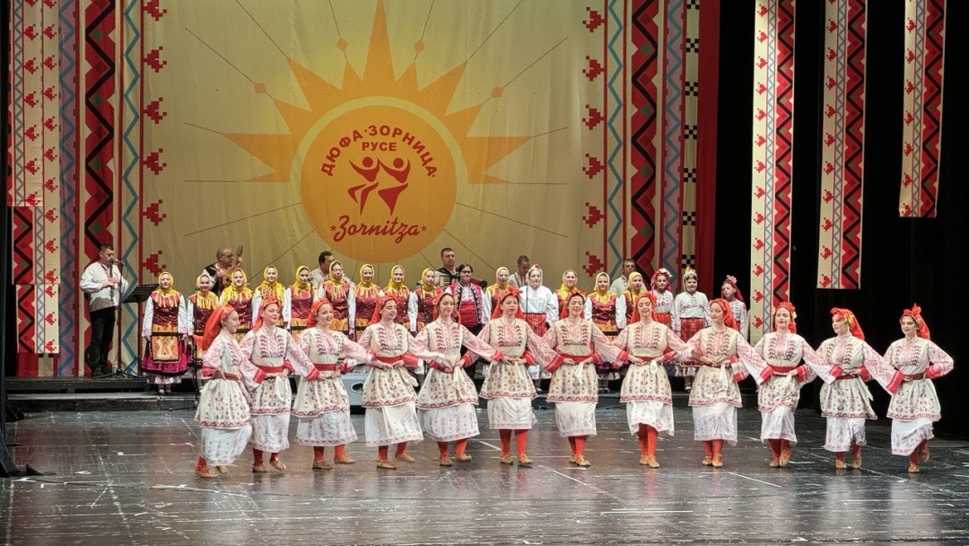 ДЮФА “Зорница” почете хореографа Милка Железарова с концерт-спектакъл