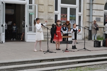 Светлина, музика и палитра в артистична акция „Калейдоскоп“