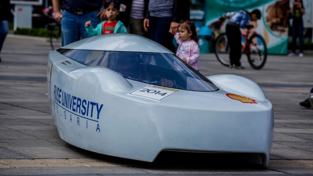 Русе изпрати студенти с електромобил на състезание в Ротердам