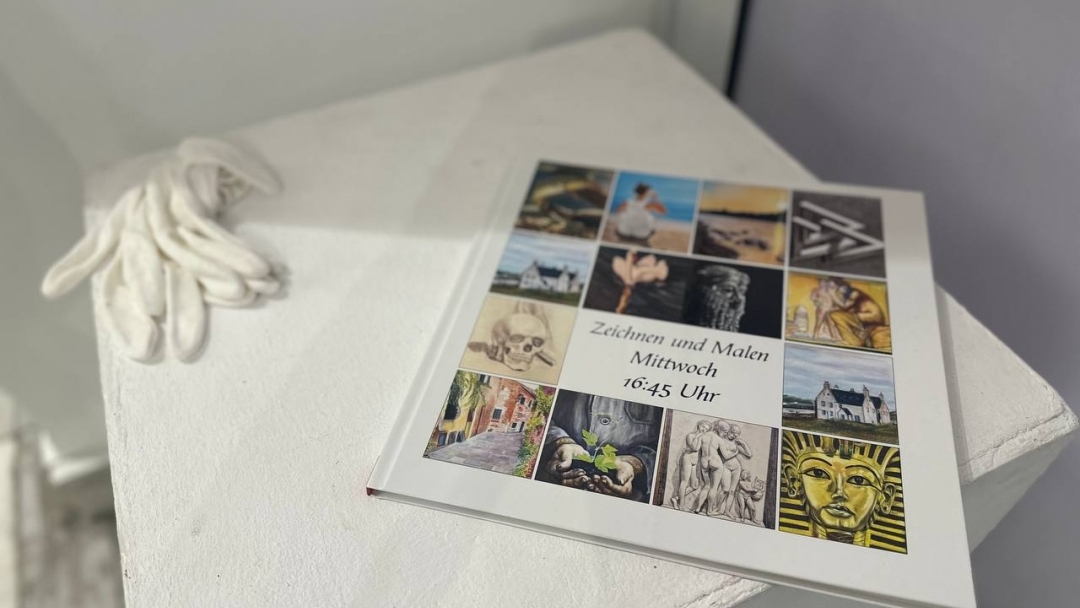 С изложбата "Завръщане" Веселин Господинов представи своята хиперреалистична представа за света и Русе