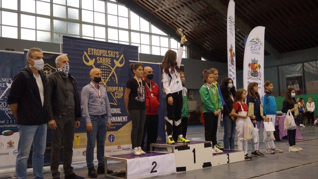 Община Русе отличи медалистите от Клуба по фехтовка „Дунав“