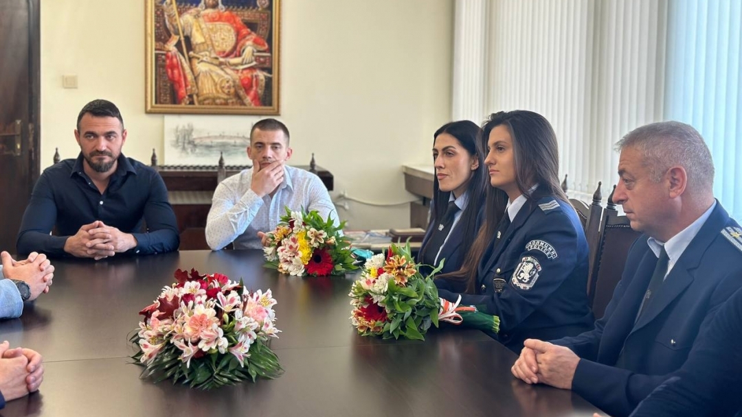 Кметът отличи русенски полицаи за успехите им в национални състезания