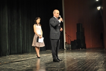 Кметът Пламен Стоилов приветства преподавателите и възпитаниците на Общински детски център за култура и изкуство