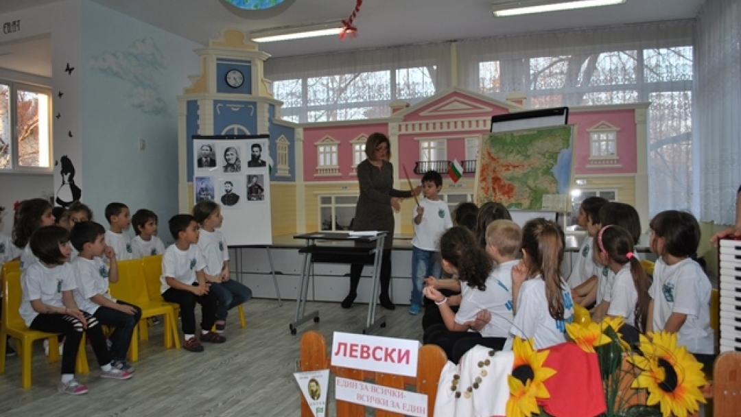 Отбор 'Левски' и отбор 'Ботев' показаха знания в урок по родолюбие