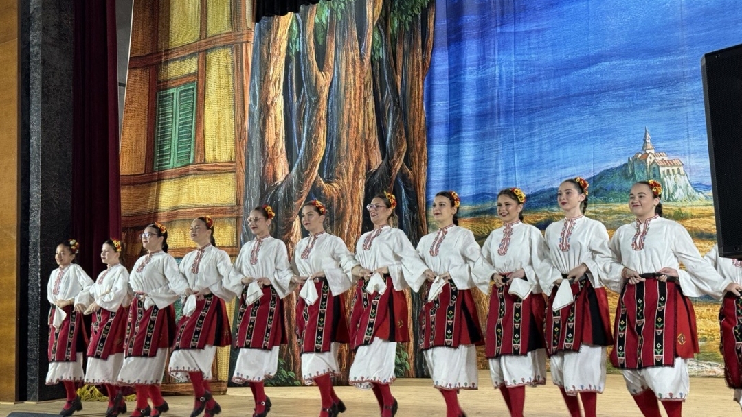 Танцов състав „Мартенски пъзел“ отбеляза 15 години с тържествен концерт