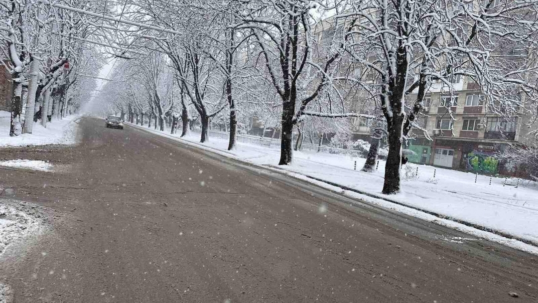 След падналия снощи сняг: Пътната обстановка в община Русе е спокойна 