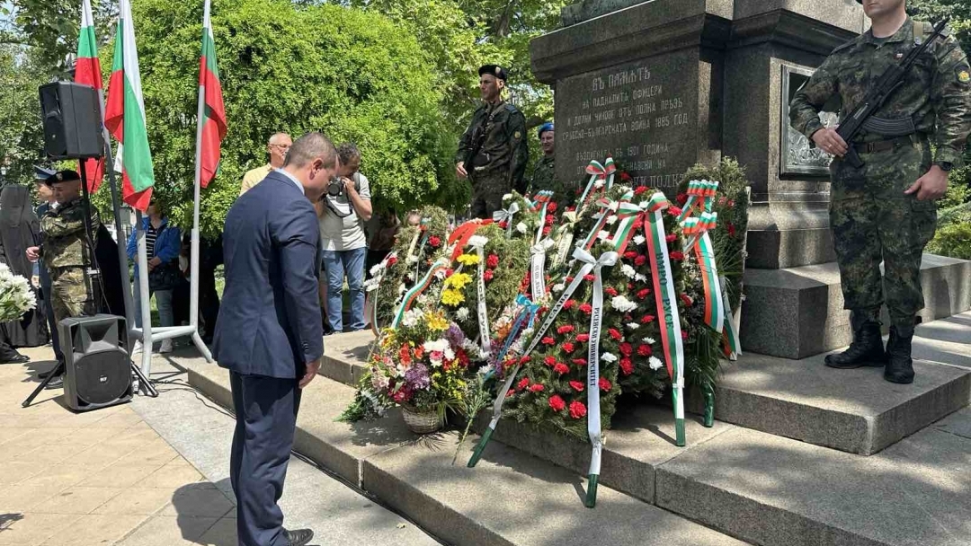 С тържествена церемония и благодарствен молебен бе отбелязан Празникът на Русе