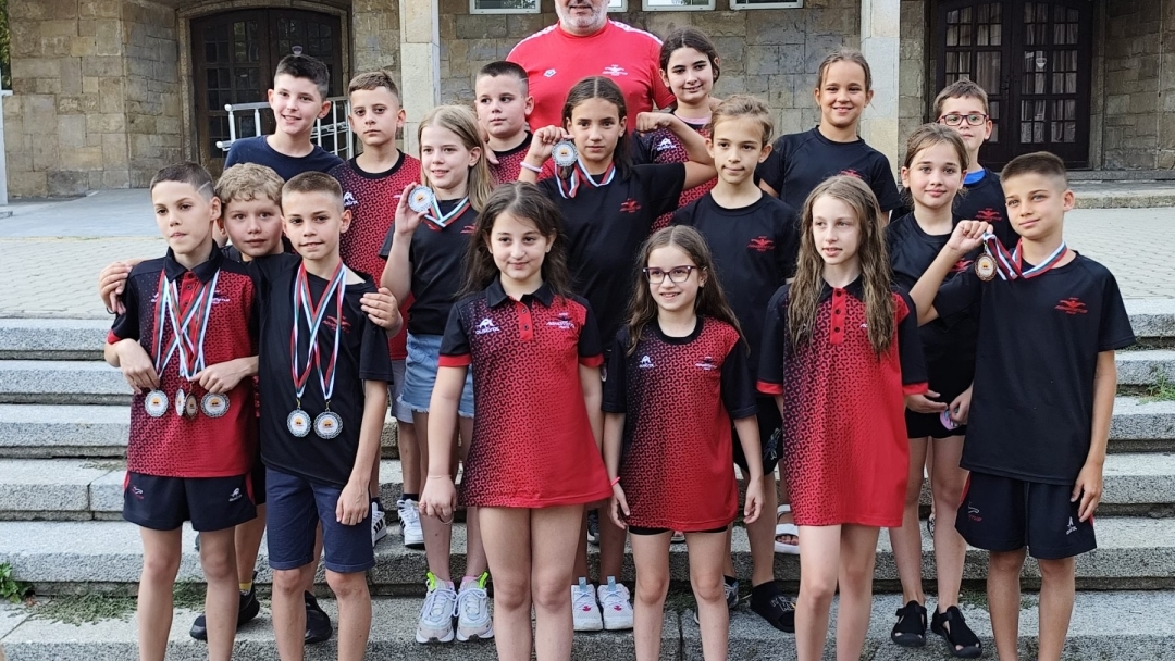 The young swimmers of "Lokomotiv" with 9 medals from a tournament in Stara Zagora