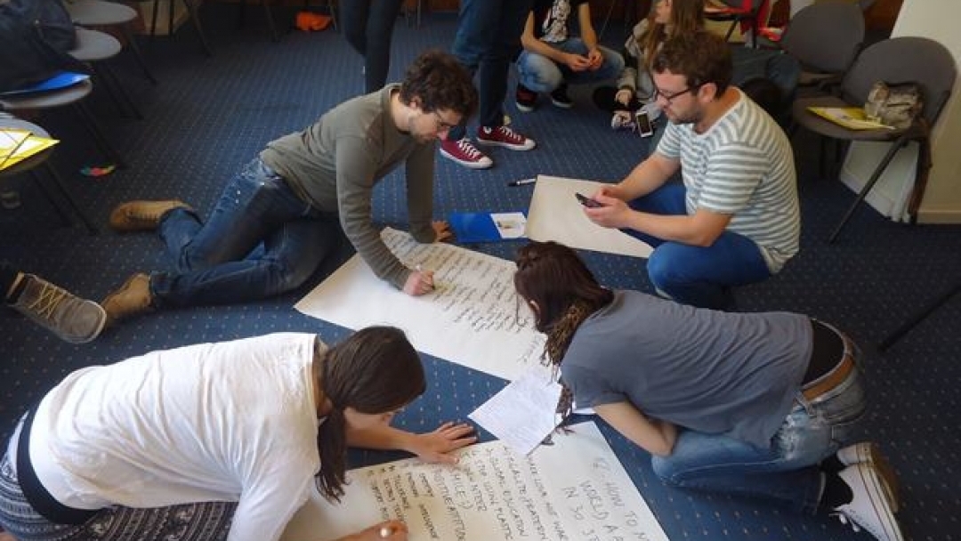 Младежи от Общинския младежки дом участваха в Тренинг курс 'Как да се справим с безработицата'