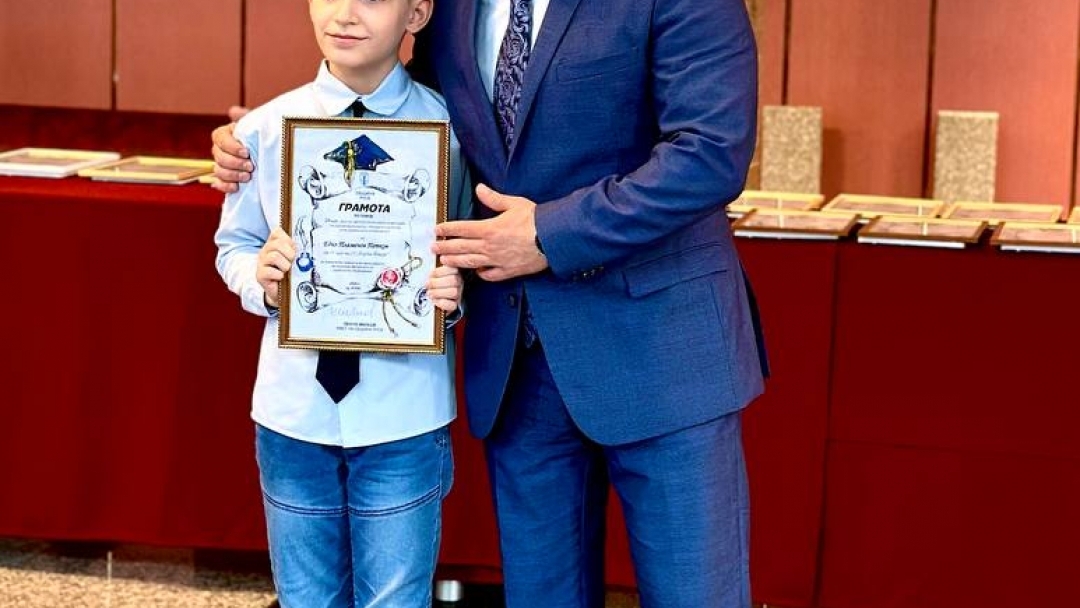 Пенчо Милков отличи 39 изявени ученици в навечерието на 24 май