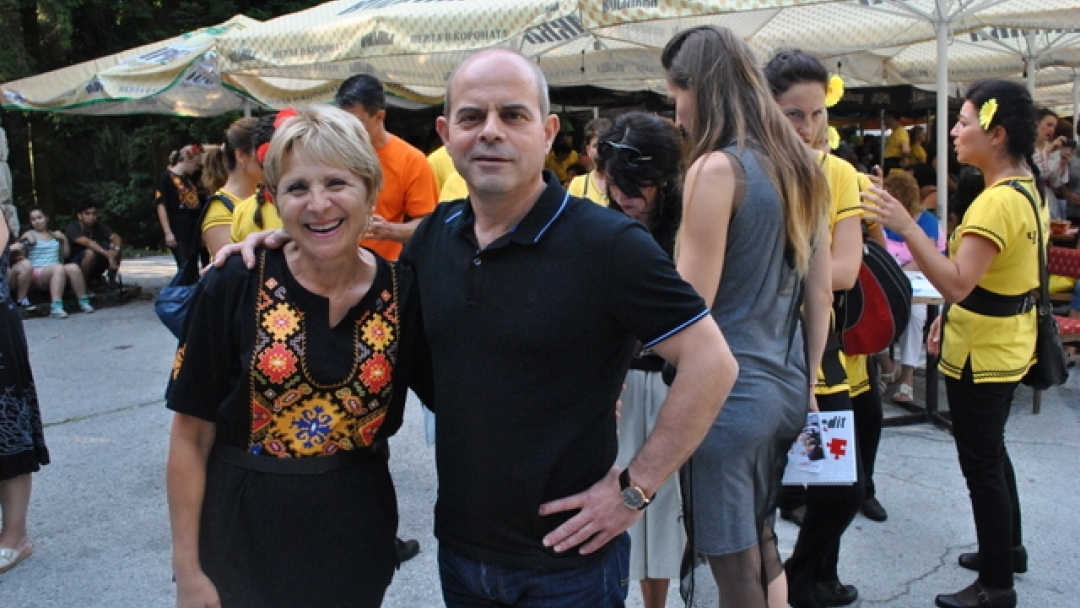 Кметът Пламен Стоилов откри традиционният народен събор в Лесопарка 