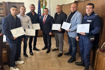 Кметът отличи русенски полицаи за успехите им в национални състезания