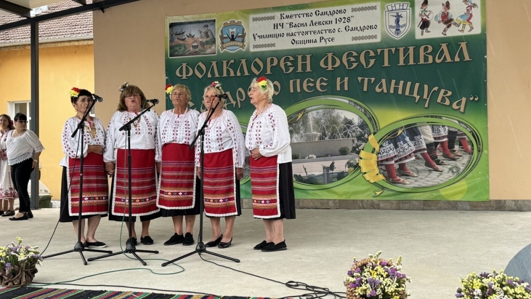 Близо 850 самодейци и изпълнители се включиха във фестивала „Сандрово пее и танцува“